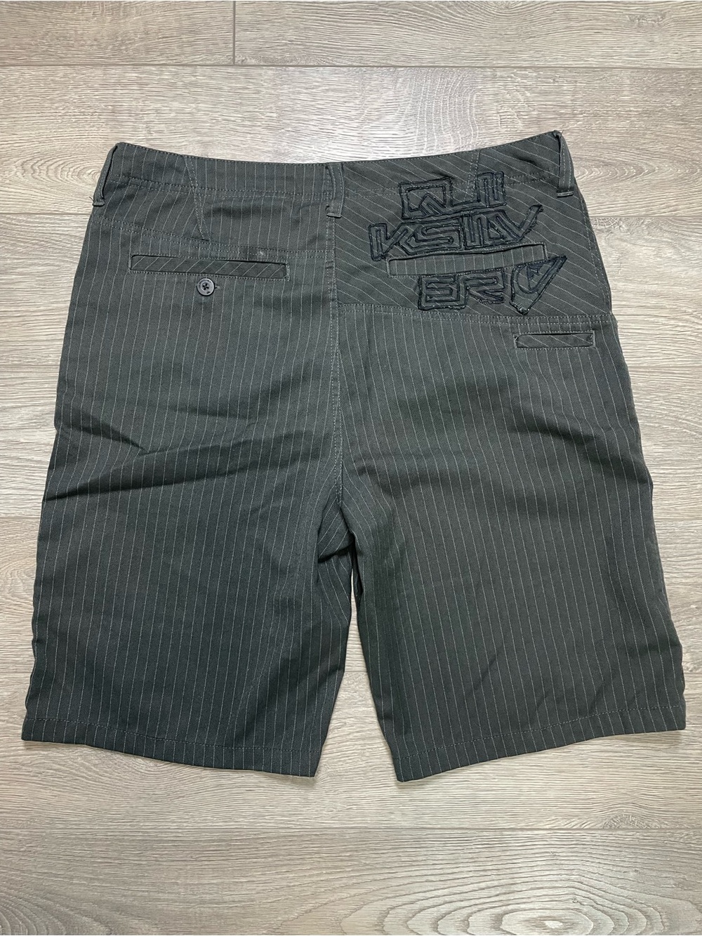 Quiksilver Vintage Grey Pinstripe Skate Shorts Embroidered Logo Y2K Size 36